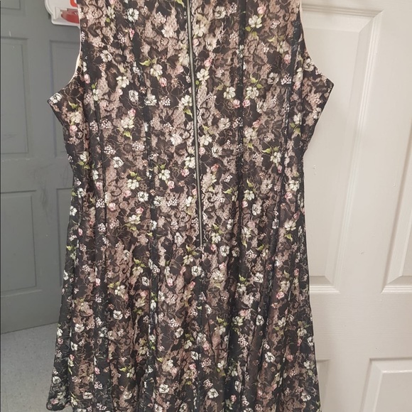 Plus Size - Picture 3 of 7